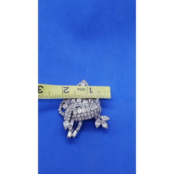 Vintage RARE Kramer NY Leaf Brooch Rhinestone Huge Layered Ribbons Signed - Picture 8 of 13